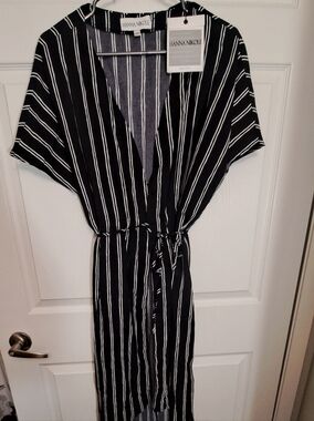 Hanna Nikole Black & White Striped Wrap Dress Beach Coverup 1X 16 Wrap Style